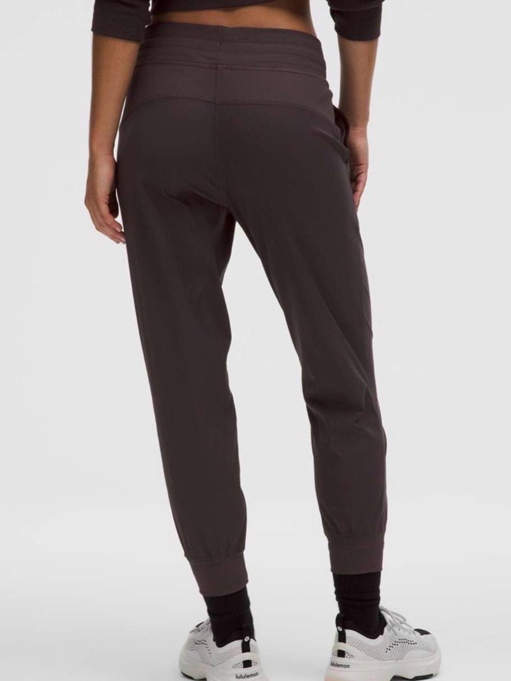 🆕Bnwt lululemon athletica dance studio mid rise Women's Dark Brown Track Joggers - Picture 3 of 15